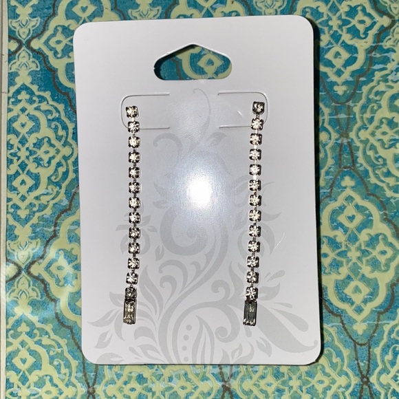 Cute Diamond-Like Dangly Earrings​ - Picture 1 of 7